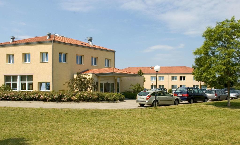 Days Inn Dessau Экстерьер фото